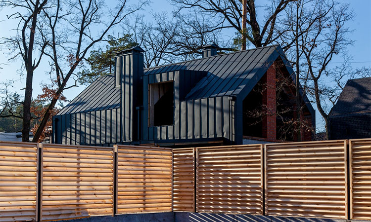 Custom-Wooden-Fence-Installation